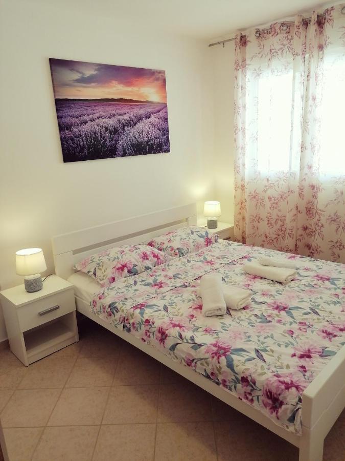 Apartment Vesna วีร์ ภายนอก รูปภาพ