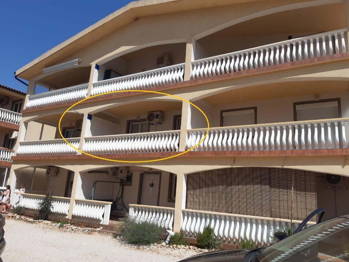 Apartment Vesna วีร์ ภายนอก รูปภาพ